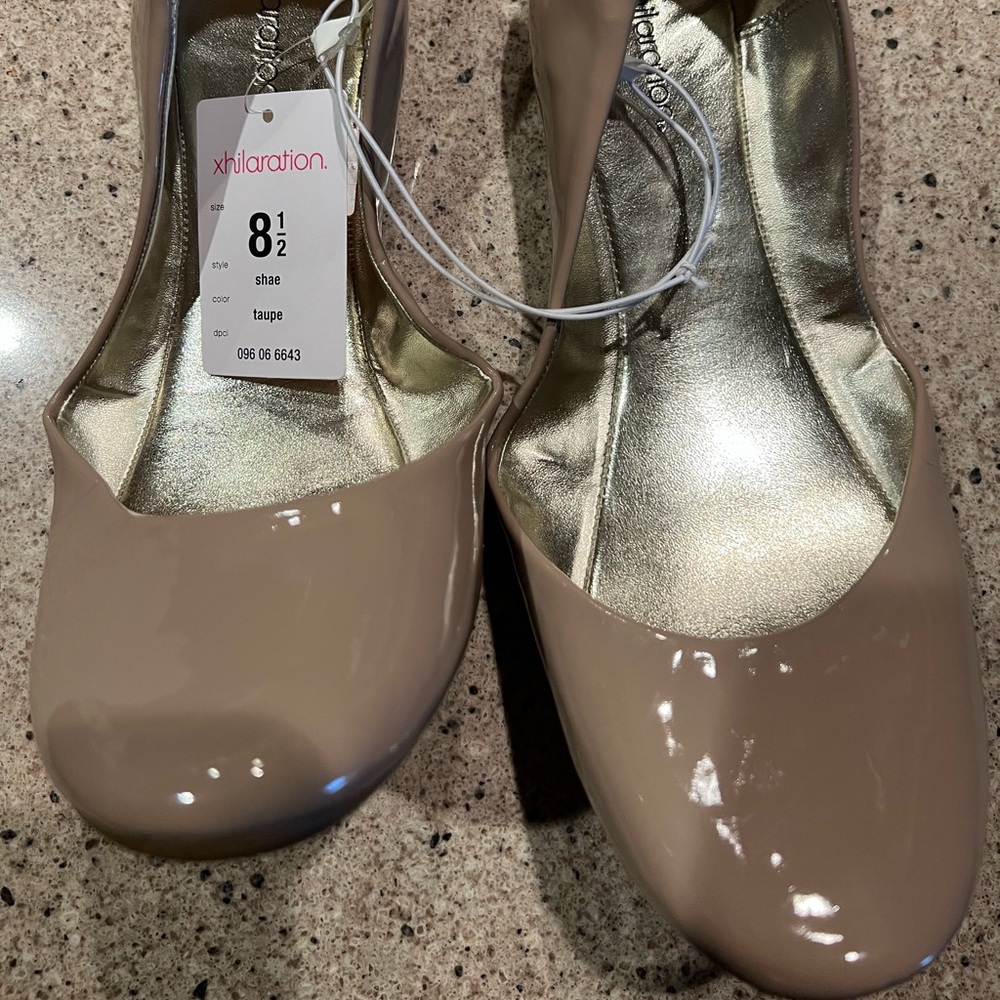 Xliration Flats New with Tag Size 8.5 in Taupe